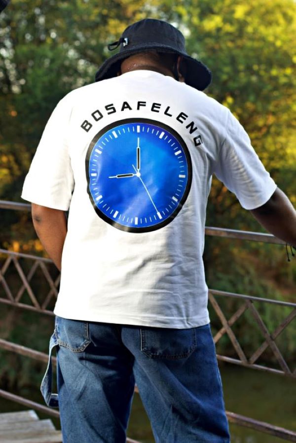 BOSAFELENG Boxy T-Shirt full length styled outfit