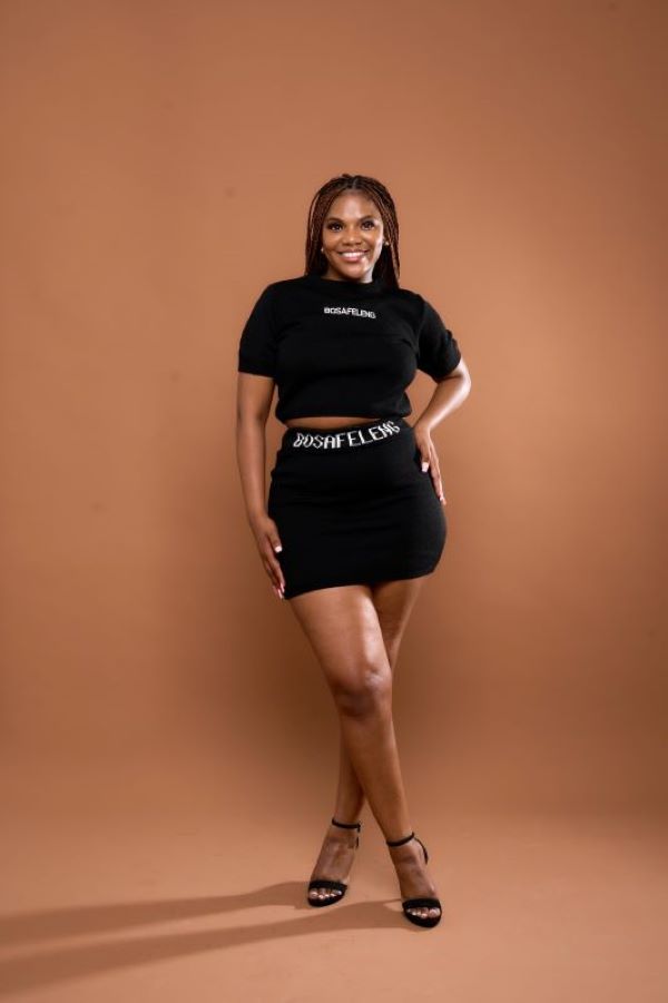 BOSAFELENG Set Skirt black, side profile view
