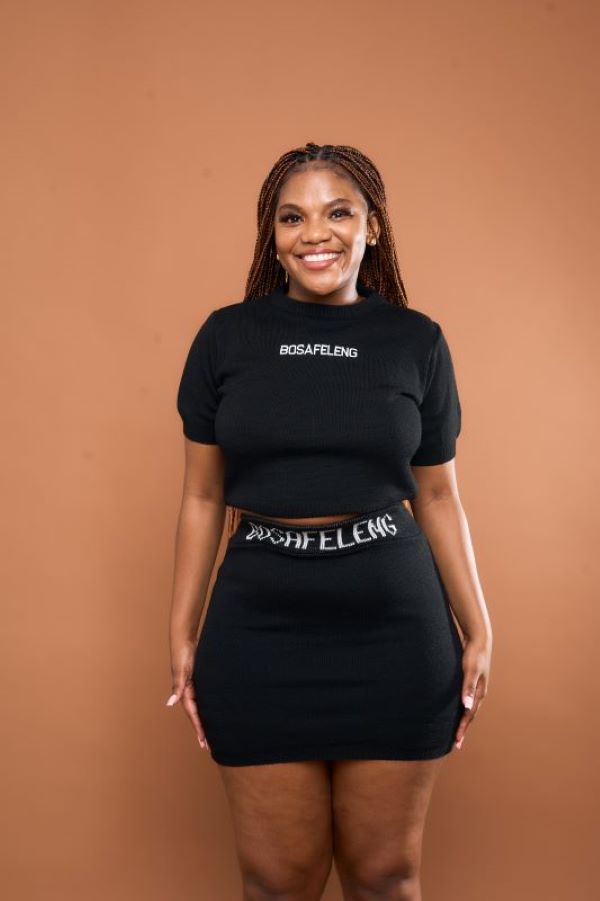 BOSAFELENG Set Skirt black, styled full length outfit